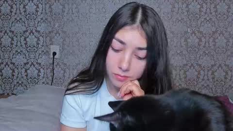 Snapshot of adrianakuiper chatting on March 13, 6:36 pm Adriana online show from March 13, 6:36 pm