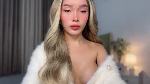 adrianna_limaxx online show from April 7, 5:24 pm