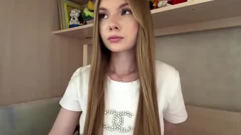Snapshot of adriannemuldowney chatting on July 3, 3:18 pm Caroline online show from July 3, 3:18 pm