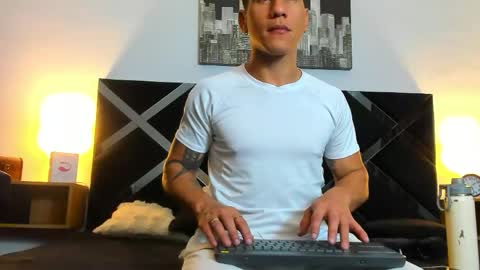 Snapshot of adriano_bigcock chatting on April 25, 3:31 am Adrian online show from April 25, 3:31 am