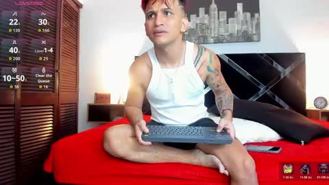 Snapshot of adriano_bigcock chatting on June 9, 2:56 am Adrian online show from June 9, 2:56 am