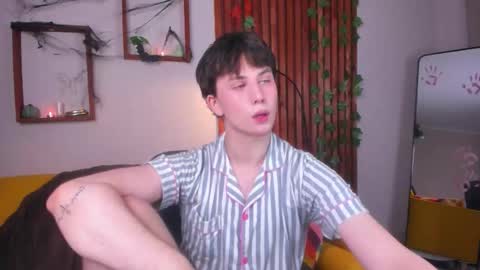 adrianoaubert online show from October 31, 3:29 am