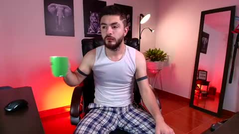 Snapshot of adrianwilliams_ chatting on February 20, 12:47 pm Adrian Williams online show from February 20, 12:47 pm