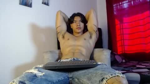 adriel_escalante online show from December 13, 7:53 pm