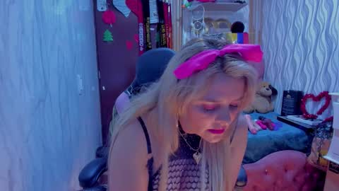 adriiana_fox_ online show from February 3, 6:02 pm