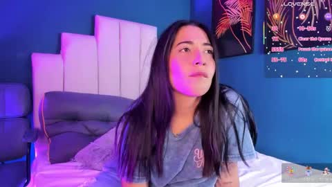 adriienne_ online show from March 18, 8:45 pm