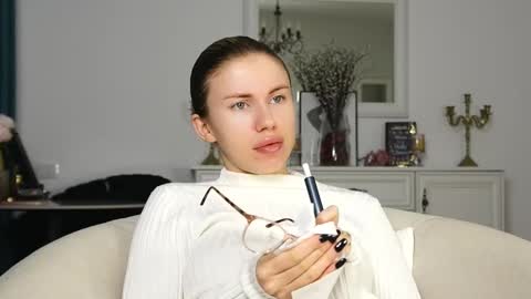 Snapshot of aelia_anara chatting on October 12, 4:11 am Aelia online show from October 12, 4:11 am