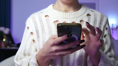 Snapshot of aelia_anara chatting on October 13, 4:01 am Aelia online show from October 13, 4:01 am