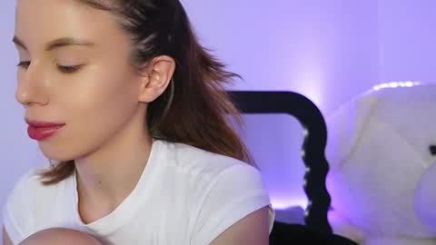 Aelia online show from February 23, 6:38 pm