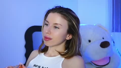 Aelia online show from February 28, 6:20 pm