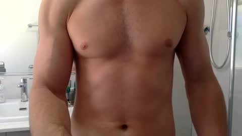 Snapshot of aestheticboy97 chatting on January 28, 2:32 am Thore online show from January 28, 2:32 am