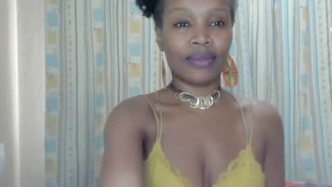 Snapshot of aficangagqueen chatting on November 4, 2:05 pm AfricanSquirtQueen online show from November 4, 2:05 pm