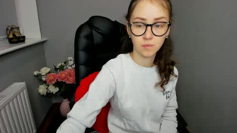 Snapshot of afinacutie chatting on December 5, 2:00 pm Afina online show from December 5, 2:00 pm