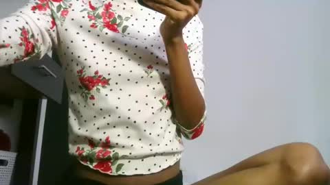 Snapshot of africadeluxe chatting on January 4, 1:31 pm Africa online show from January 4, 1:31 pm