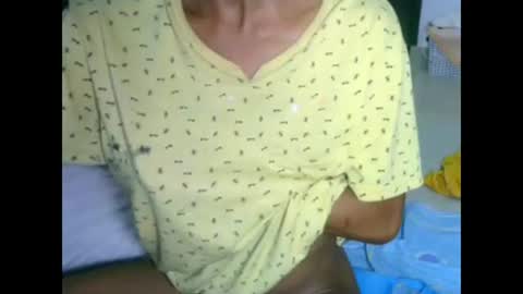 Snapshot of africadeluxe chatting on January 18, 8:41 am Africa online show from January 18, 8:41 am