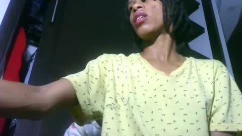 Snapshot of africadeluxe chatting on January 23, 9:39 am Africa online show from January 23, 9:39 am