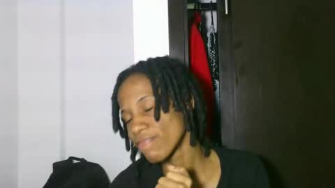 Snapshot of africadeluxe chatting on February 14, 6:34 am Africa online show from February 14, 6:34 am