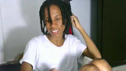 Snapshot of africadeluxe chatting on February 15, 10:21 pm Africa online show from February 15, 10:21 pm