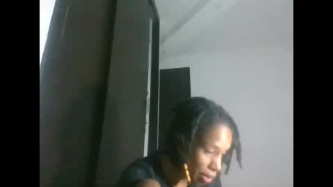 Snapshot of africadeluxe chatting on February 25, 10:37 am Africa online show from February 25, 10:37 am