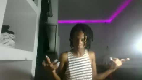 Snapshot of africadeluxe chatting on March 11, 11:01 am Africa online show from March 11, 11:01 am