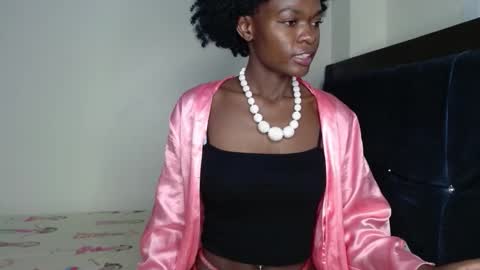 Snapshot of africas_booty842808 chatting on September 20, 12:11 am Mia online show from September 20, 12:11 am