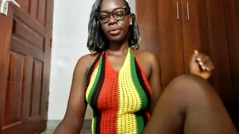 Snapshot of afro_pop chatting on April 8, 12:32 am Leah online show from April 8, 12:32 am