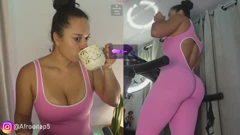 Snapshot of afrodita_p_ chatting on March 4, 9:29 am Afrodita P online show from March 4, 9:29 am
