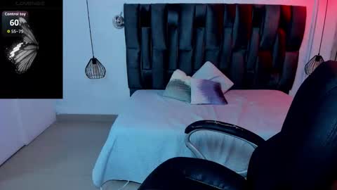 Snapshot of afroditaleclair chatting on December 19, 7:10 pm Afrodita online show from December 19, 7:10 pm