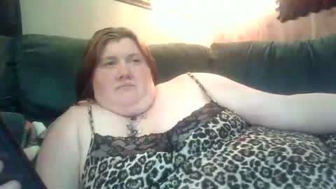 Snapshot of afterhoursangle35 chatting on April 19, 12:11 am Babygirls353637 online show from April 19, 12:11 am