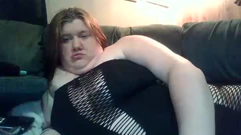 Snapshot of afterhoursangle35 chatting on April 24, 12:24 am Babygirls353637 online show from April 24, 12:24 am