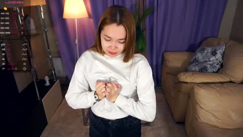 Lana  1800 - 0330 UTC   Mia 0700- 1630 UTC online show from January 7, 7:20 am