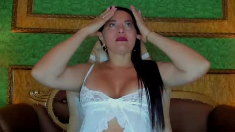 Snapshot of agata_jade chatting on May 9, 12:21 pm Agata online show from May 9, 12:21 pm