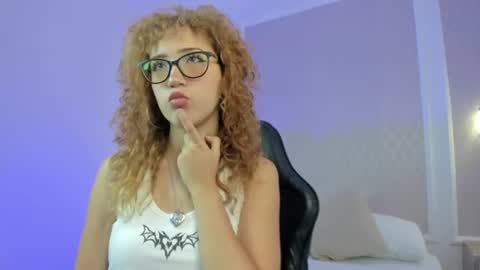 Snapshot of agatha_swam chatting on June 29, 12:27 pm A G A T H A online show from June 29, 12:27 pm