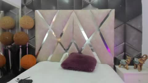 Snapshot of agatta_adams chatting on June 6, 6:01 pm agatta_adams online show from June 6, 6:01 pm