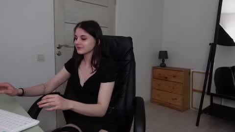 Snapshot of agelina_summer chatting on January 4, 11:38 pm Agelina Lilly Laura online show from January 4, 11:38 pm
