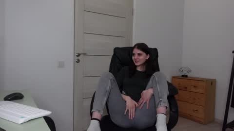 Snapshot of agelina_summer chatting on January 19, 9:02 pm Agelina Lilly Laura online show from January 19, 9:02 pm