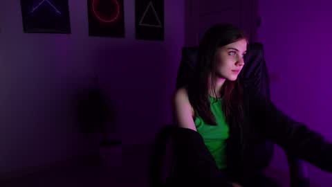 Snapshot of agelina_summer chatting on January 21, 7:50 pm Agelina Lilly Laura online show from January 21, 7:50 pm