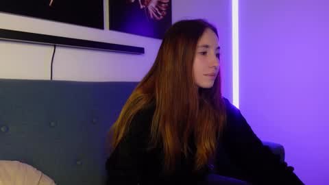 Snapshot of agelina_summer chatting on January 25, 6:57 pm Agelina Lilly Laura online show from January 25, 6:57 pm