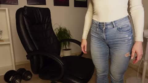 Snapshot of agelina_summer chatting on February 15, 10:10 pm Agelina Lilly Laura online show from February 15, 10:10 pm
