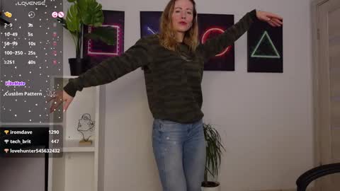 Snapshot of agelina_summer chatting on February 19, 10:56 am Agelina Lilly Laura online show from February 19, 10:56 am