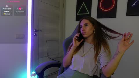 Snapshot of agelina_summer chatting on September 11, 1:33 pm Agelina Lilly Laura online show from September 11, 1:33 pm
