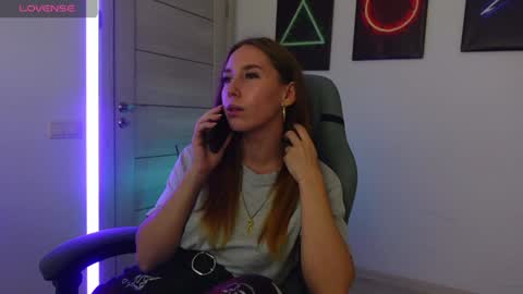 Snapshot of agelina_summer chatting on September 13, 1:55 pm Agelina Lilly Laura online show from September 13, 1:55 pm