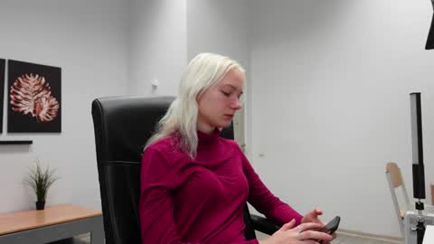 Snapshot of agelina_summer chatting on September 20, 5:52 am Agelina Lilly Laura online show from September 20, 5:52 am