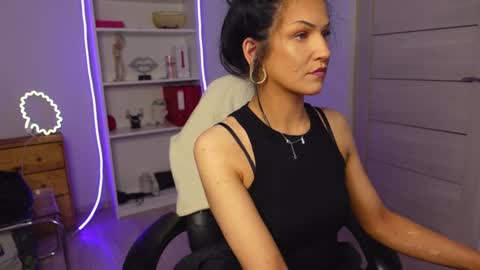 Snapshot of agelina_summer chatting on February 21, 10:11 pm Agelina Lilly Laura online show from February 21, 10:11 pm