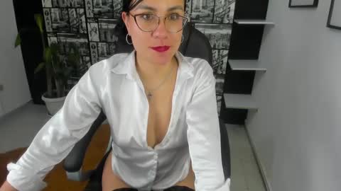 Snapshot of aghata_moon chatting on December 20, 12:41 am Aghata Moon online show from December 20, 12:41 am