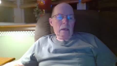 aguynrkfrd online show from October 15, 8:58 am