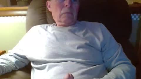 aguynrkfrd online show from April 14, 9:37 am