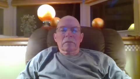 aguynrkfrd online show from May 24, 9:36 am