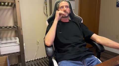 Snapshot of ah_shucks_ chatting on April 6, 3:37 am AhShucks online show from April 6, 3:37 am