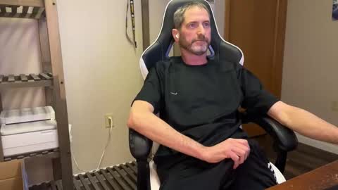 Snapshot of ah_shucks_ chatting on April 6, 4:46 am AhShucks online show from April 6, 4:46 am